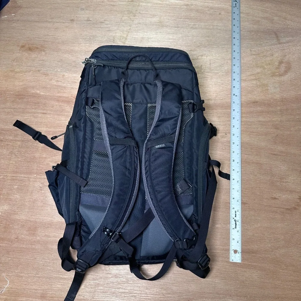 REI Co-op Rucksack 28L Backpack Black Ripstop Hiking Daypack Travel Bag